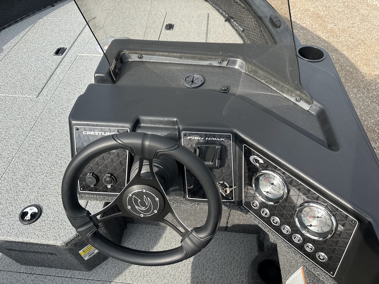 2025 Crestliner 1750 FISH HAWK Side console, Jump seat. 150hp Mercury! - Photo 8